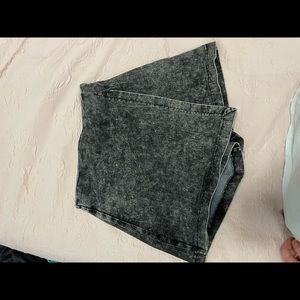 Size large skort. Bought from dry goods. Only wore once on vacation